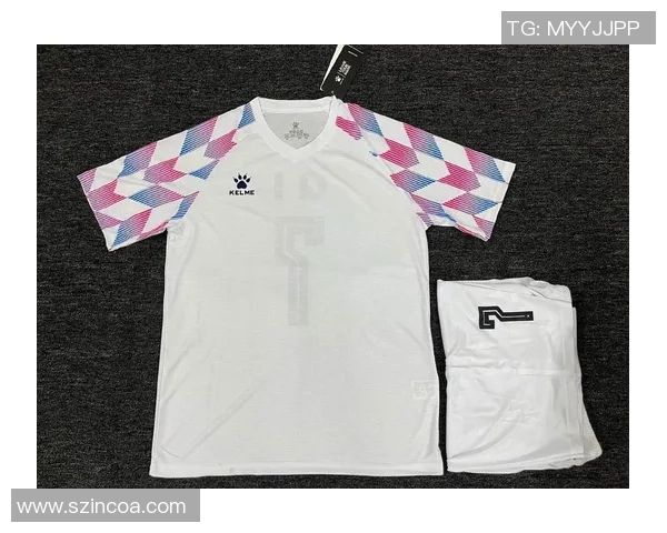 足球明星倾情演绎卡尔美时尚魅力展现运动与风格的完美结合